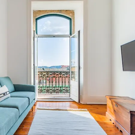 Alcantara River Stays Lisboa